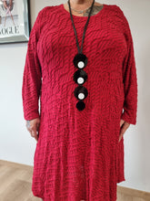 Lade das Bild in den Galerie-Viewer, Kleid von Kischella in Rot Schwarz Einheitsgröße bis 48/50
