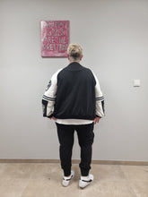 Load image into Gallery viewer, College Jacke von H4 in Schwarz Weiß 3 Größen bis Gr 54/56
