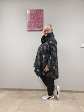 Lade das Bild in den Galerie-Viewer, Tunika von Mädchenglück in 3 Größen aus Jacquard KOLLEKTION 2022/ 23 bis Gr 58
