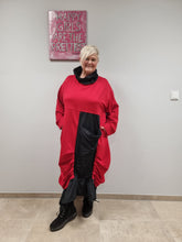 Lade das Bild in den Galerie-Viewer, Mädchenglück Kleid Kollektion 2022/23 in 3 Größen und 2 Farben Schwarz und Rot mit Taft
