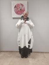 Load image into Gallery viewer, Mädchenglück Kleid Longtunika mit Jacquard Kragen in Weiß / Ecru

