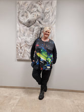 Lade das Bild in den Galerie-Viewer, Tunika von CN-G aus Jersey mit Buntem Motiv in 3 Größen bis Gr 60
