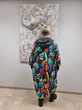 Load image into Gallery viewer, Regenmantel Picasso von CN-G in bunt und 3 Größen bis Größe 62
