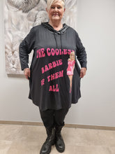 Lade das Bild in den Galerie-Viewer, Barbie Hoodie von CN-G in Schwarz Pink in 2 Größe bis 58/60
