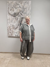 Lade das Bild in den Galerie-Viewer, Zweiteiler von CN-G mit Überwurf Jacke und Ballonhose aus Sweatmaterial in Onesize
