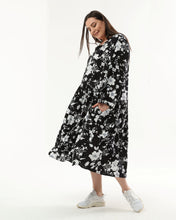Load image into Gallery viewer, Viskose Kleid von unserem Label Mädchenglück mit Blumenmuster bis Größe 64
