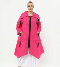 Load image into Gallery viewer, Sommer Trenchcoat in pink von unserem Label Mädchenglück bis Größe 58
