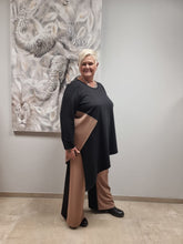 Lade das Bild in den Galerie-Viewer, CN-G Zweiteiler aus Sweat mit asymmetrischer Tunika  und Marlne Hose  bis Gr 56/58

