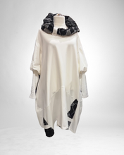 Lade das Bild in den Galerie-Viewer, Mädchenglück Kleid Longtunika mit Jacquard Kragen in Weiß / Ecru
