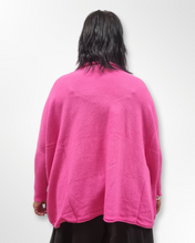 Lade das Bild in den Galerie-Viewer, Kuscheliger Rollkragenpullover alle Größen in Rosa mit weiterem Hals
