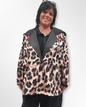 Lade das Bild in den Galerie-Viewer, CNG Blazer Jacke mit Leoprint und Kapuze Gr 42 bis 64
