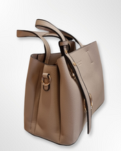 Load image into Gallery viewer, Tasche Beige mit Henkel und abnehmbaren Riemen
