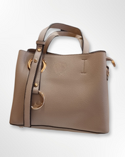 Load image into Gallery viewer, Tasche Beige mit Henkel und abnehmbaren Riemen
