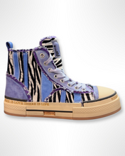 Lade das Bild in den Galerie-Viewer, Rebecca White Sneaker Zebra Velvet Jeans
