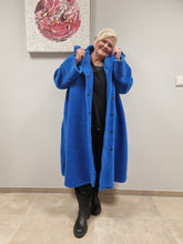 Lade das Bild in den Galerie-Viewer, CN-G Teddy Mantel mit Kapuze in blau und rot 4 Größen bis Größe 62
