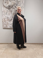 Load image into Gallery viewer, Kleid von CN-G in 4 Größen bis Größe 62 mit Overlock in Brauntönen
