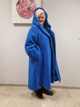 Lade das Bild in den Galerie-Viewer, CN-G Teddy Mantel mit Kapuze in blau und rot 4 Größen bis Größe 62
