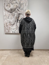 Load image into Gallery viewer, Mädchenglück Jacke Mantel Überwurf in 2 Größen bis Gr 62 in Schwarz Grau
