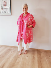 Lade das Bild in den Galerie-Viewer, Mädchenglück Jacke  in Pink mit Weiss 31.26
