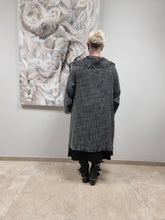 Load image into Gallery viewer, CN-G Jacke Mantel Überwurf in 3 Größen bis Gr 64 in Schwarz Weiß
