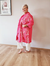 Load image into Gallery viewer, Mädchenglück Jacke  in Pink mit Weiss 31.26
