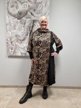 Load image into Gallery viewer, Kleid von CN-G in 4 Größe bis Größe 58/60
