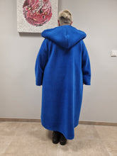 Lade das Bild in den Galerie-Viewer, CN-G Teddy Mantel mit Kapuze in blau und rot 4 Größen bis Größe 62
